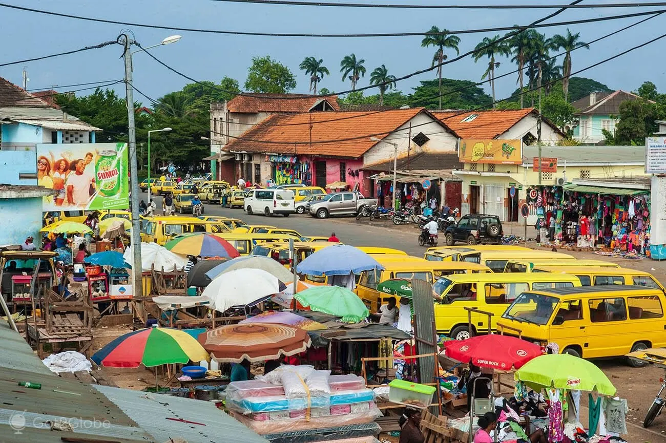 Mercado vibrante de São Tomé