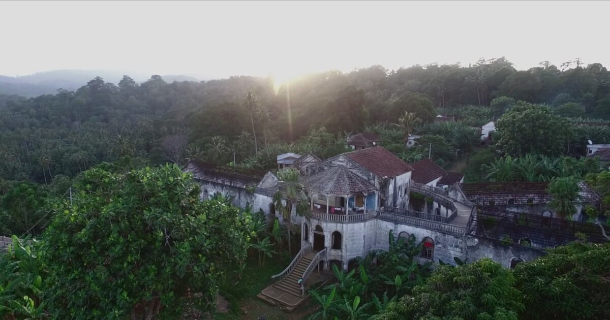 Roça colonial ao pôr do sol